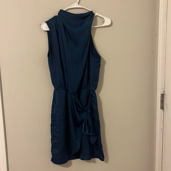 Satin Short formal dress - Picture 2 of 6